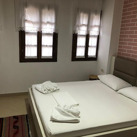 Dhimitri'S Guest House Berat Buitenkant foto