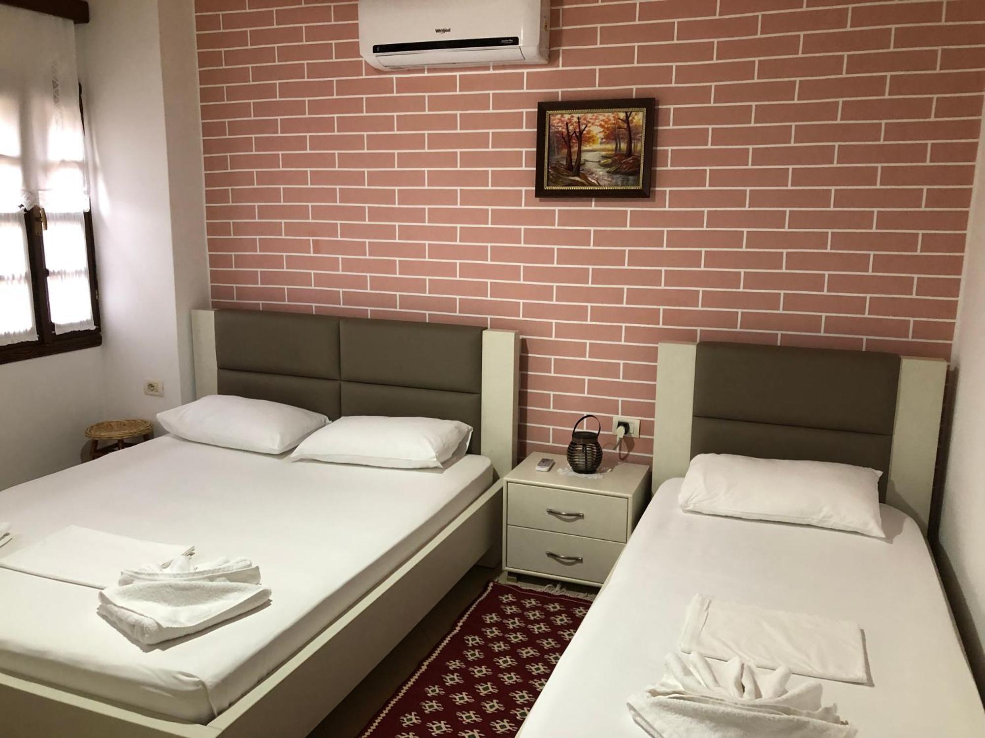 Dhimitri'S Guest House Berat Buitenkant foto