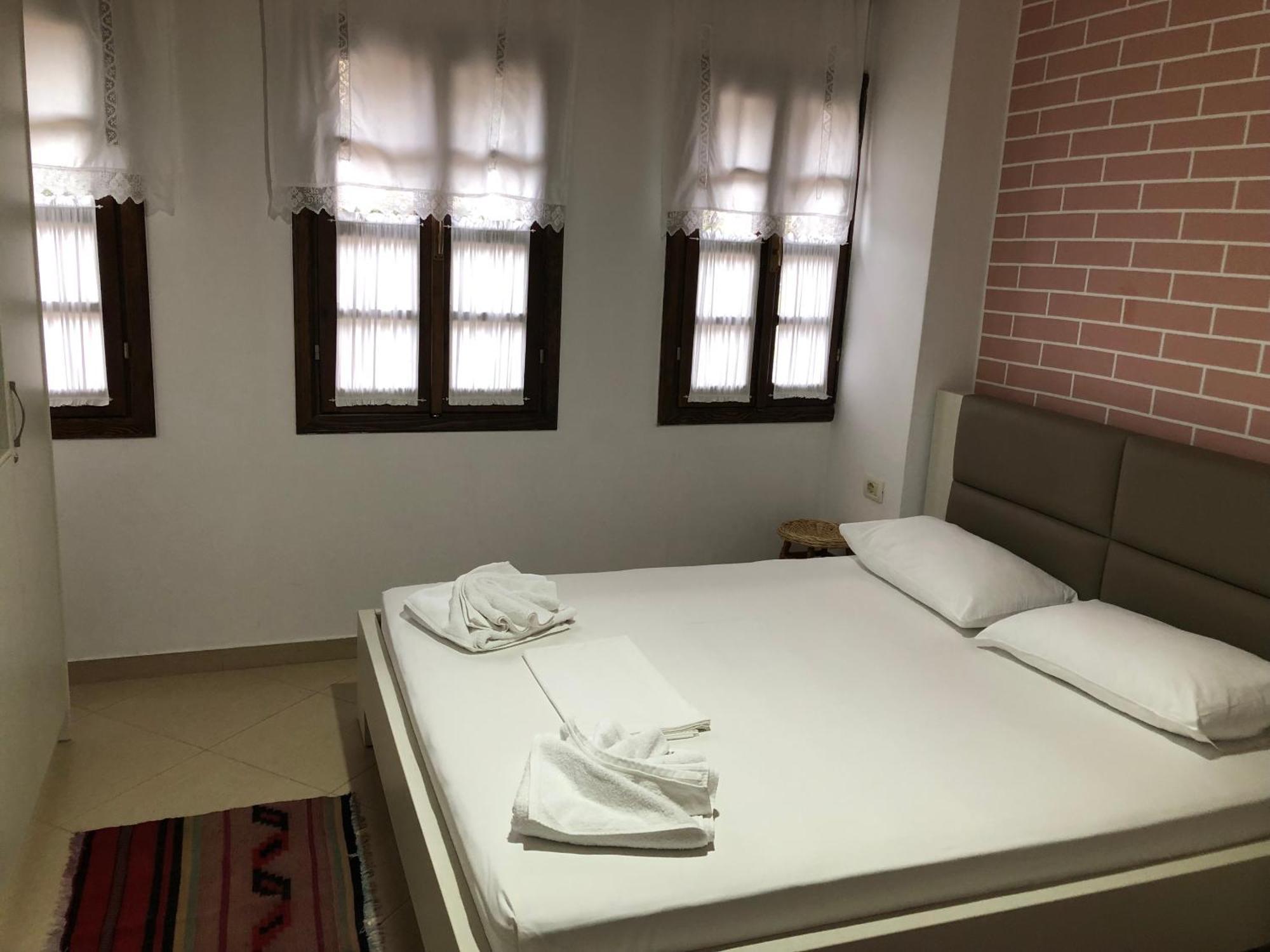 Dhimitri'S Guest House Berat Buitenkant foto